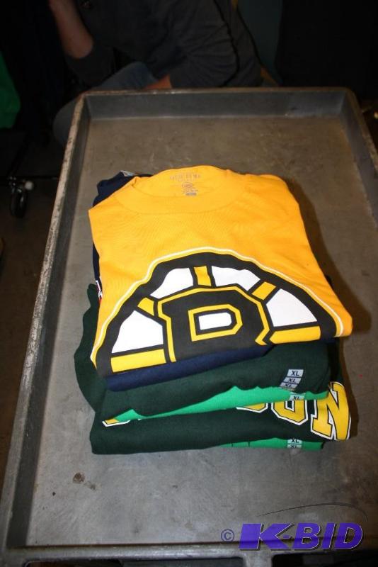 Officially Licensed Sports Apparel Tops (XL)