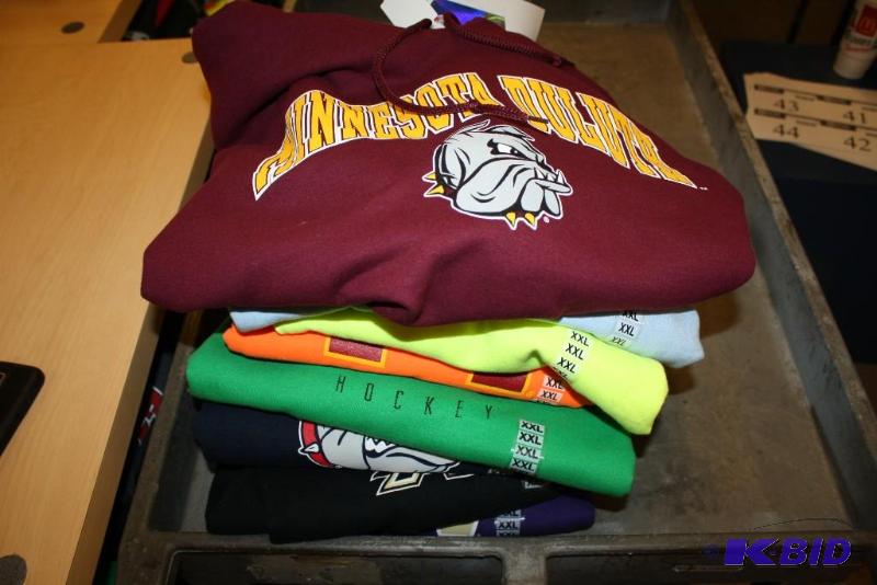 Officially Licensed Sports Apparel Tops (XXL)