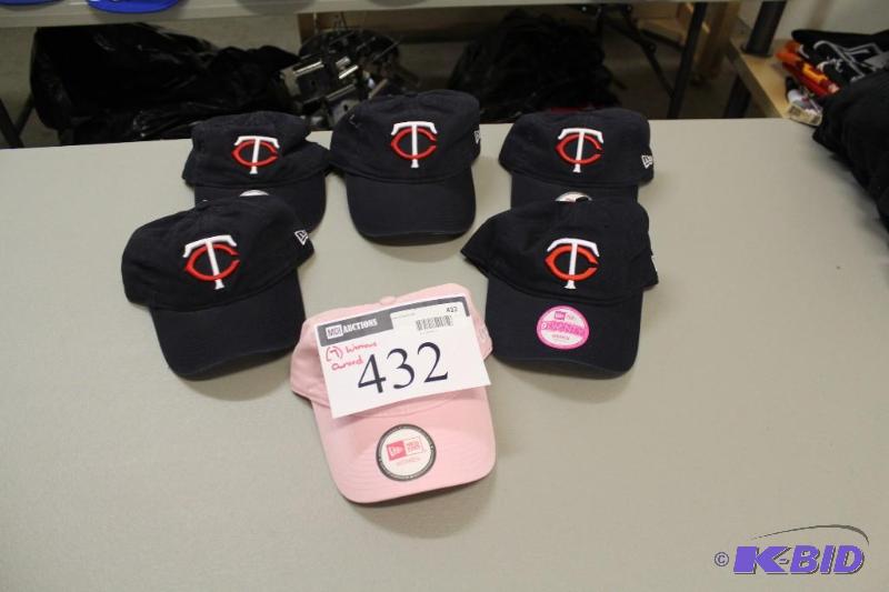 Officially Licensed Fitted Hats wMiscellaneous Sizes & Sports Team Logos