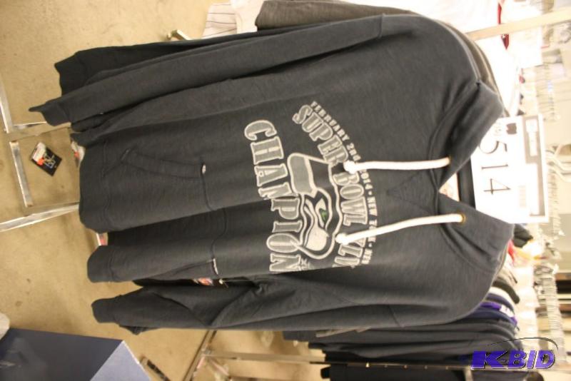 Officially Licensed Sports Apparel Tops (XL) Seattle Seahawks Superbowl Gear