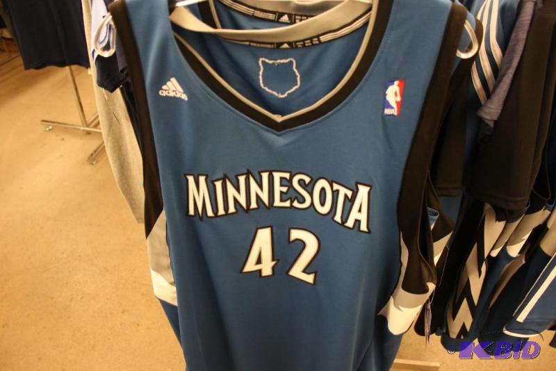 Officially Licensed Sports Apparel Tops (XL)