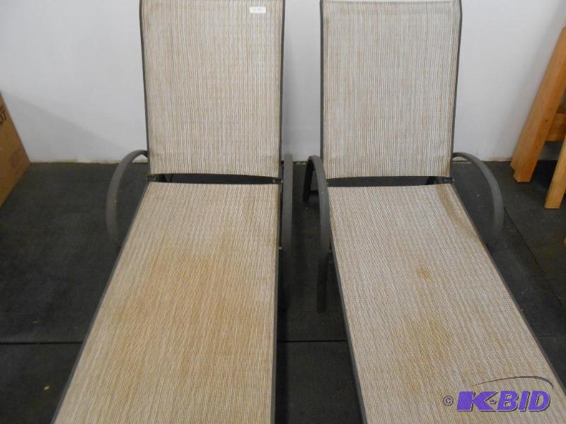2 outdoor lounge chairs