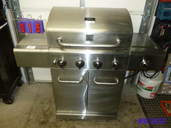 Kenmore stainless lp grill. 5 burners. Overal...