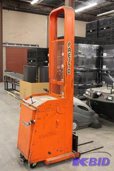 lot 1 image: LEE Electric Forklift Pallet Jack 1000 LBS Ca...