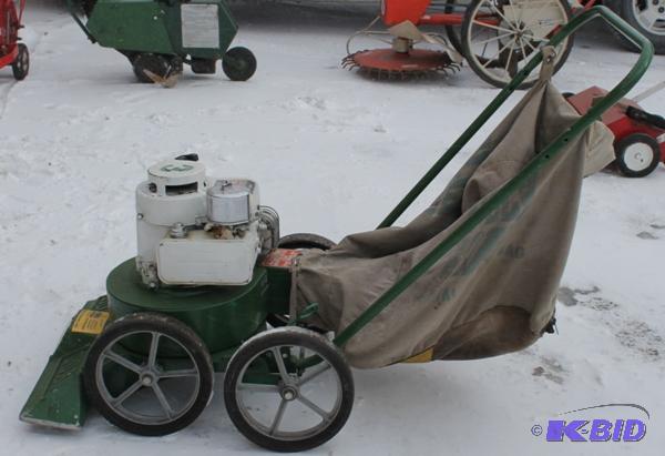 lot 17 image: Billy Goat Lawn Vac With Bag 5 Hp Briggs &...