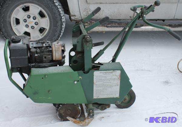 lot 25 image: 18" Sod Cutter Briggs & Stratton&nbs...