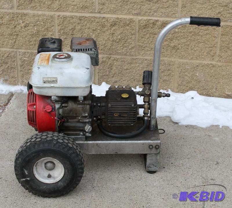 lot 26 image: Portable Pressure Washer 2600 PSI HONDA 5.3 G...