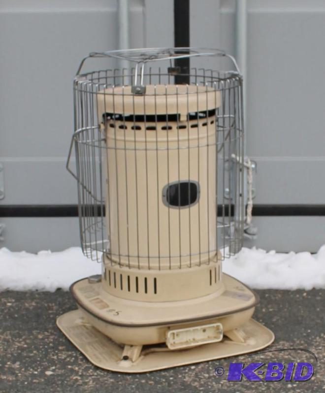 lot 8 image: 22800 PTU Portable Kerosene Heater CORONA Bra...
