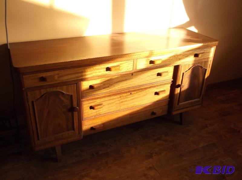 Beautiful Vintage Oak 5 Drawer Buffet measuri...