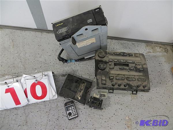 lot 10 image: ToyotaLexus 12 CD Player and radio. Consigno...