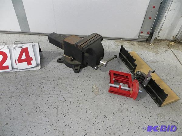 lot 24 image: Bench Vice...