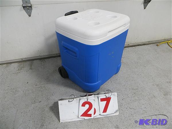 lot 27 image: Igloo Ice Cube Cooler...