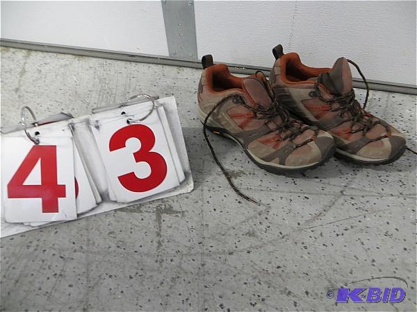 lot 43 image: Merrell Womens&nbspSize 9. Like new. ...