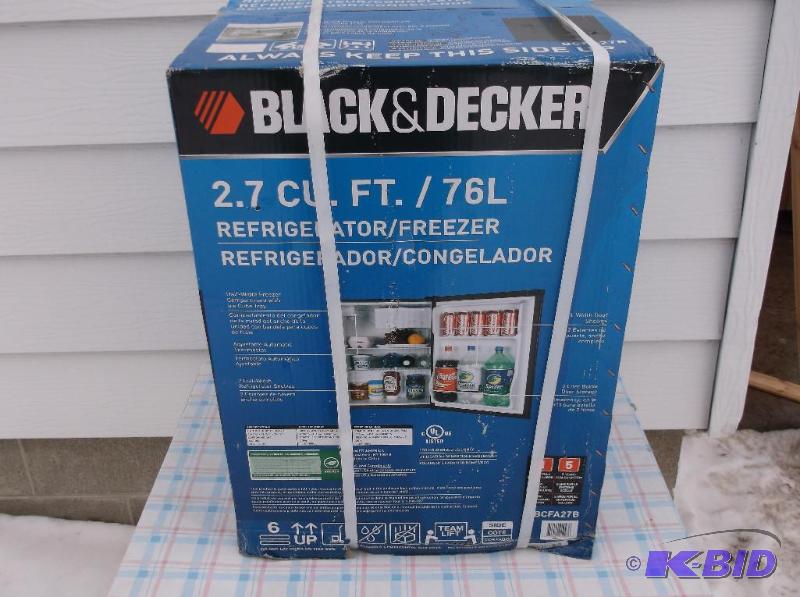 lot 11 image: Black & Decker 2.7 cu.ft. Refrigerator Ne...