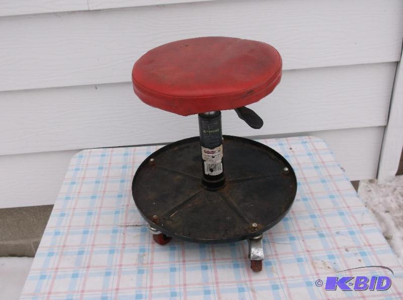 lot 20 image: Shop stool on casters....