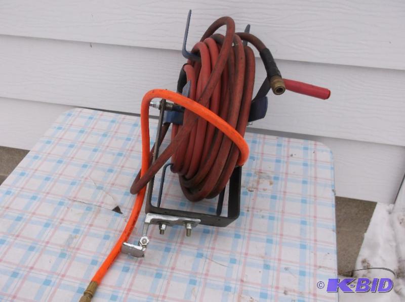 lot 21 image: Air hose with wall mount....