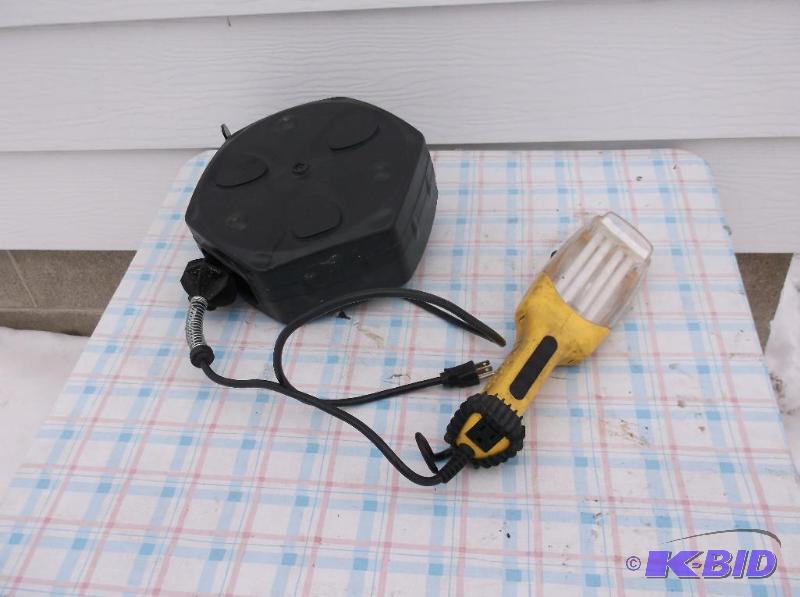lot 22 image: Retractable work light....