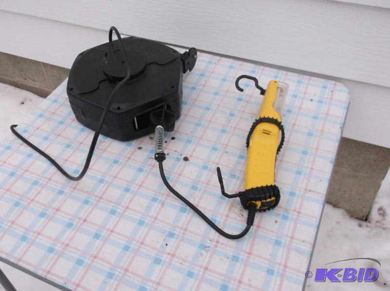 lot 23 image: Retractable work light....