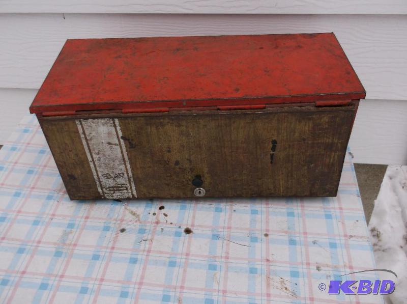 lot 27 image: Tool caddy tool box with assortment of tools....