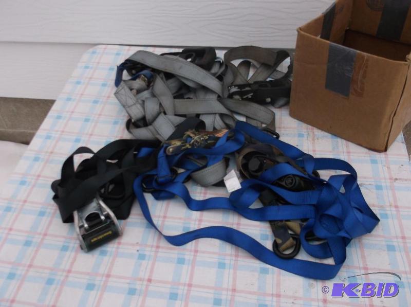lot 30 image: Box of ratchet straps....