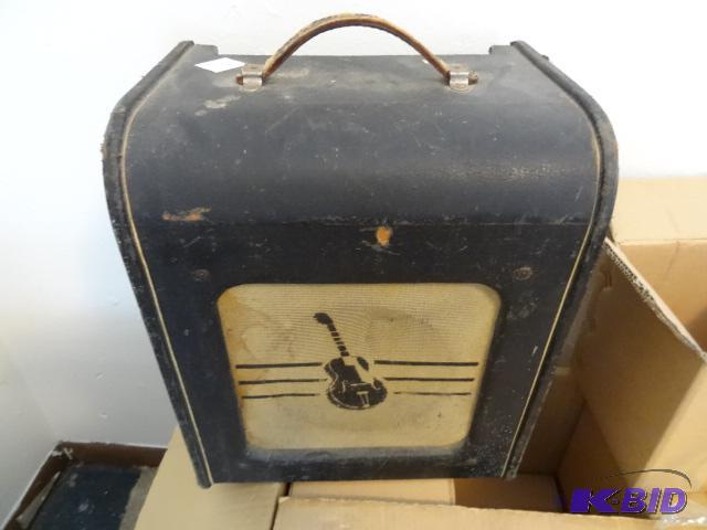 lot 11 image: Vintage Guitar Amp. Model 8418...