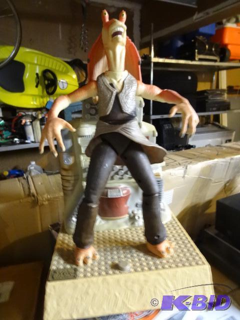 lot 113 image: Star Wars Jar Jar Binks Animated Fugurine...
