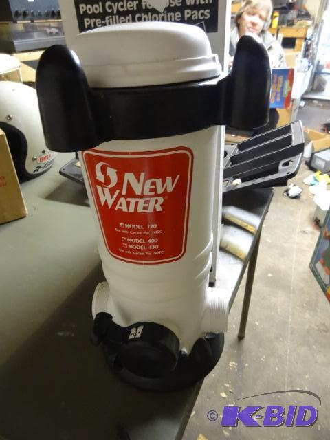 lot 131 image: New Water Pool Cycler. Looks New in Box...
