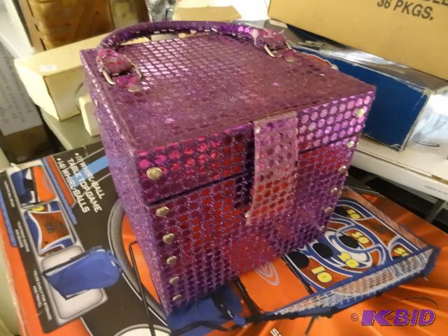 lot 153 image: JewelryKeepsake Box...