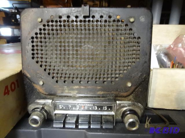 lot 176 image: Vintage Chieftan AM Car Radio...