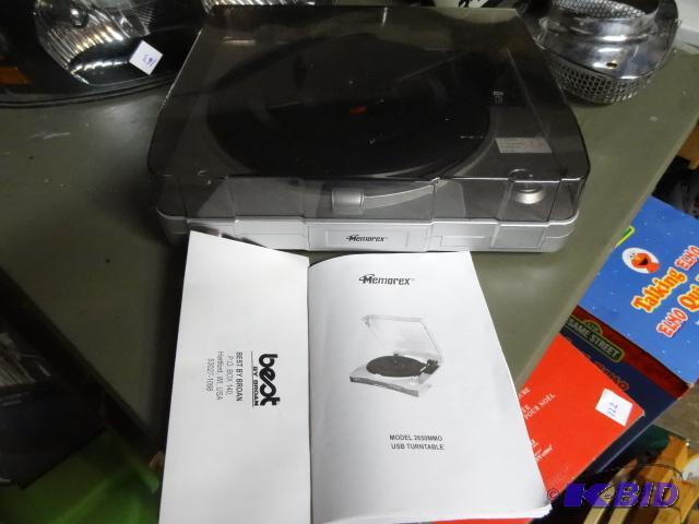 lot 181 image: Memorex 2650 MMO USB Turntable...