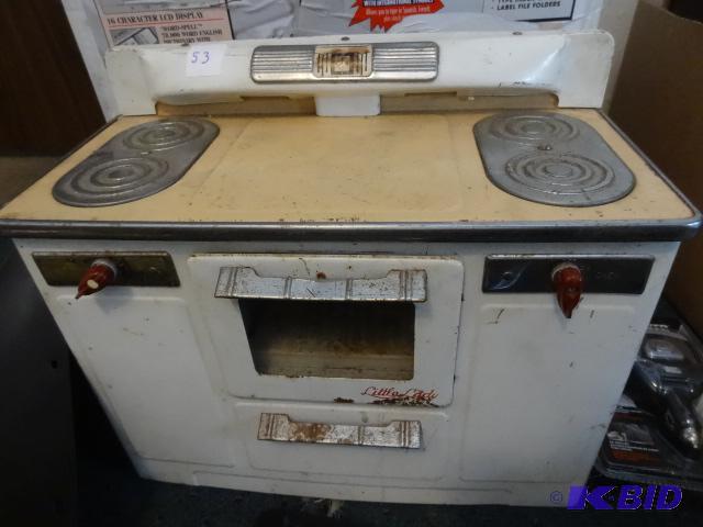 lot 53 image: Vintage Little Lady Kids Play Stove...