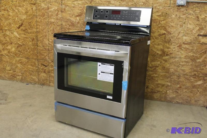 lot 4 image: NEW LG 6.3 CU. FT. CAPACITY ELECTRIC SINGLE OVEN RANGE WITH FAN CONVECTION #LRE3023ST