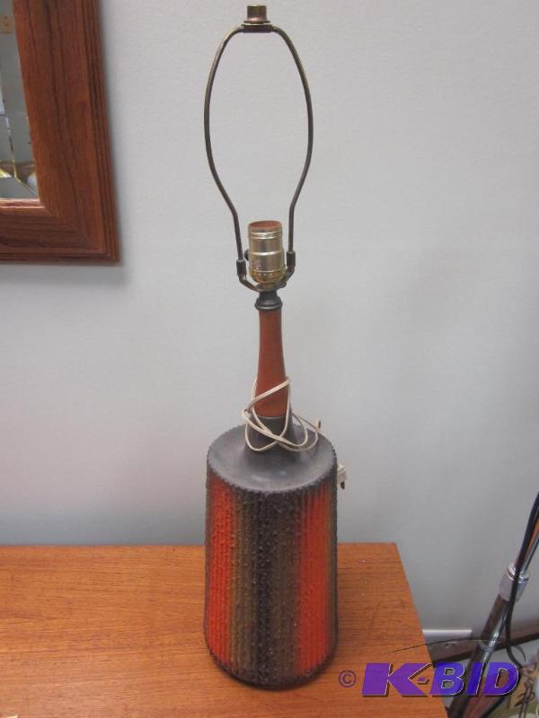 lot 105 image: Lamp