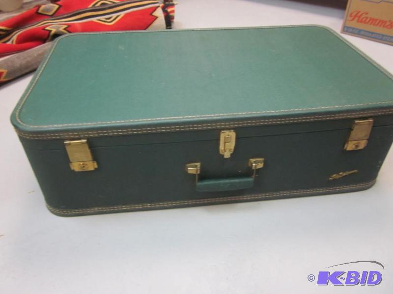 lot 118 image: Vintage Suitcase
