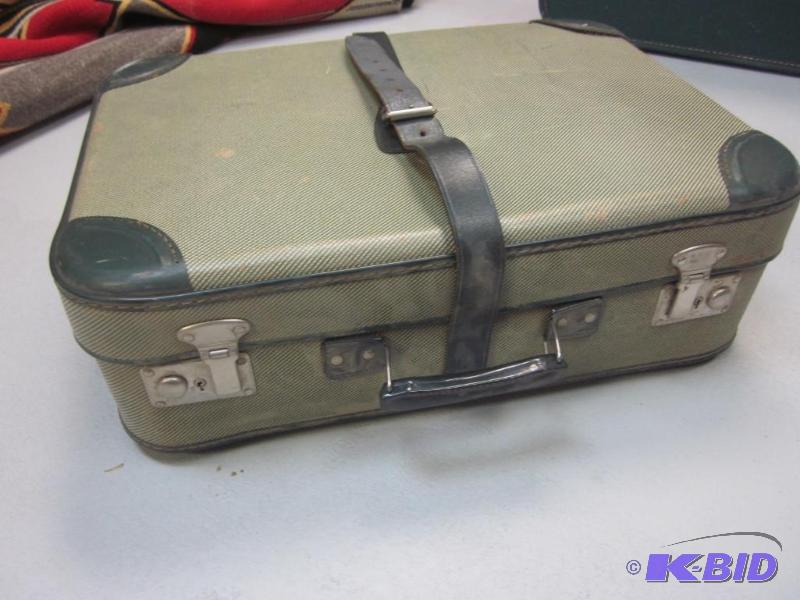 lot 119 image: Vintage Suitcase