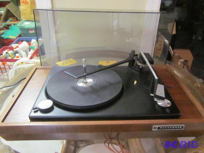 lot 144 image: vintage Turn Table