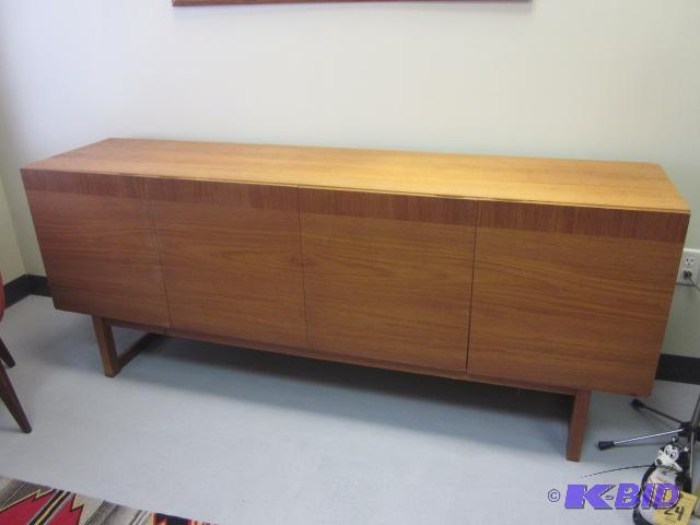lot 2 image: 6 foot Mid Century solid wood credenza with p...