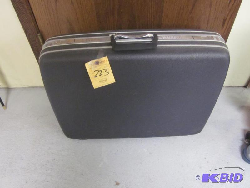 lot 223 image: Vintage Samsonite suitcase.      ...