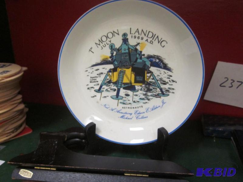 lot 238 image: 1969, 1st moon landing collectors plate and (...