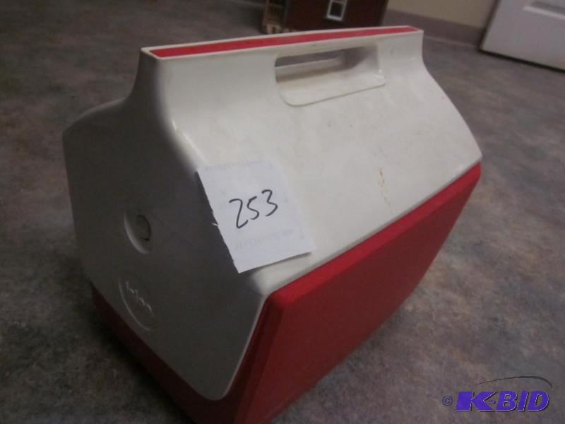 lot 253 image: Igloo Playmate cooler.      ...