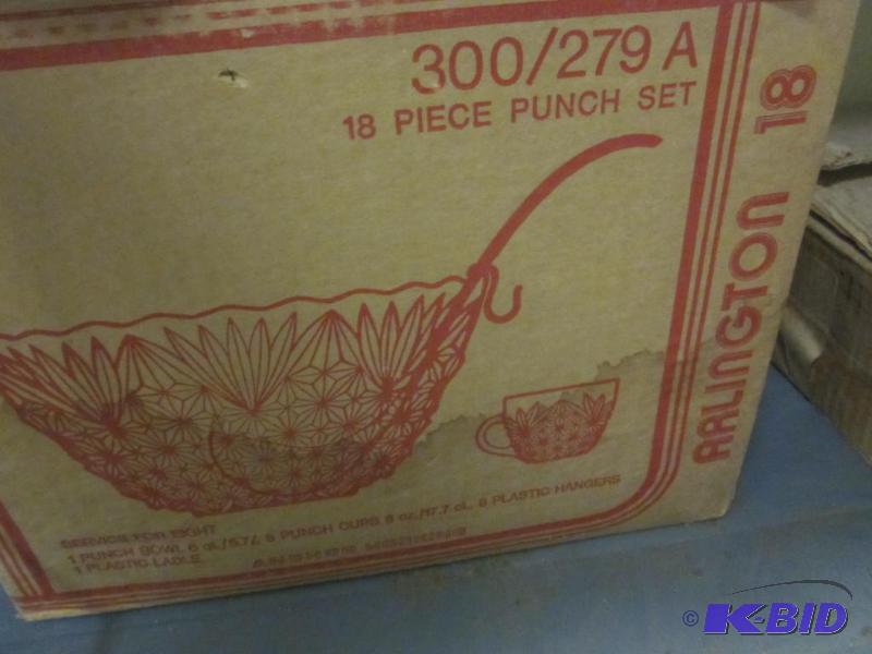 lot 254 image: Arlington 18 piece glass punch bowl set. ...
