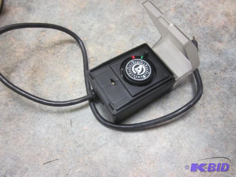 lot 270 image: Electric timer, for lights.      ...