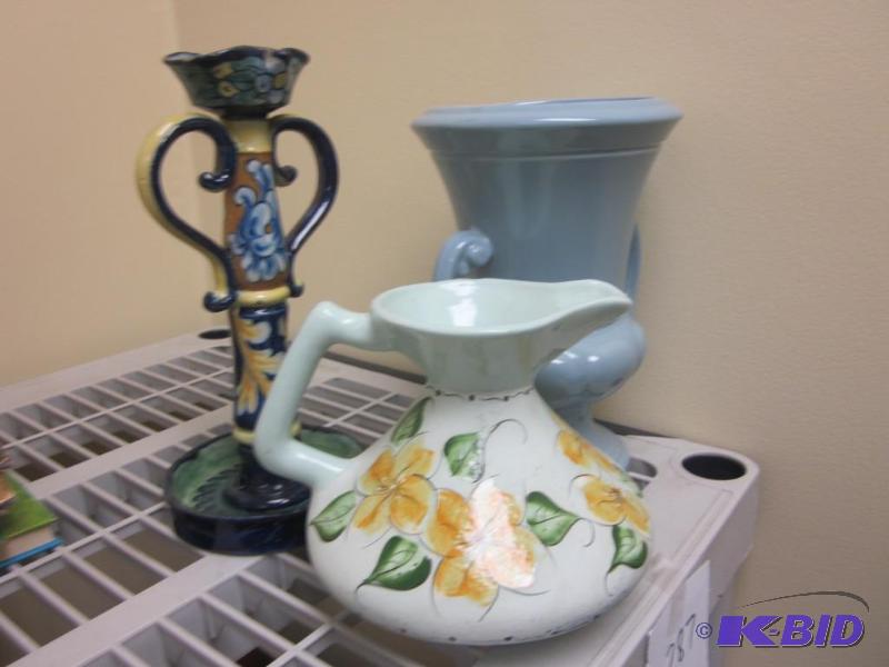 lot 287 image: Lot of pottery, including Abignon and Italy a...