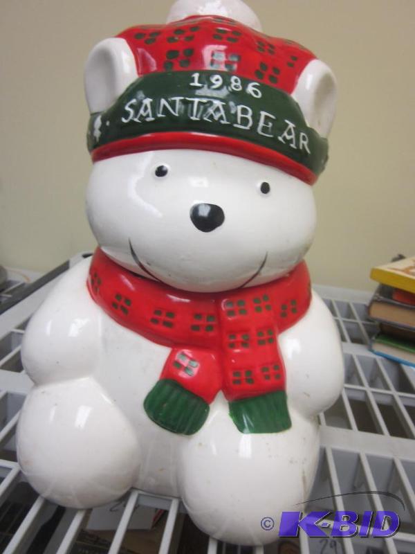 lot 290 image: 1986 Santa Bear cookie jar with no chips.&nbs...