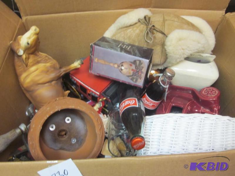 lot 330 image: Box of miscellaneous flee market items.  &nbs...