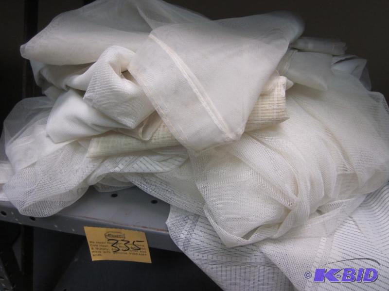 lot 335 image: Lot of lace curtains.      ...