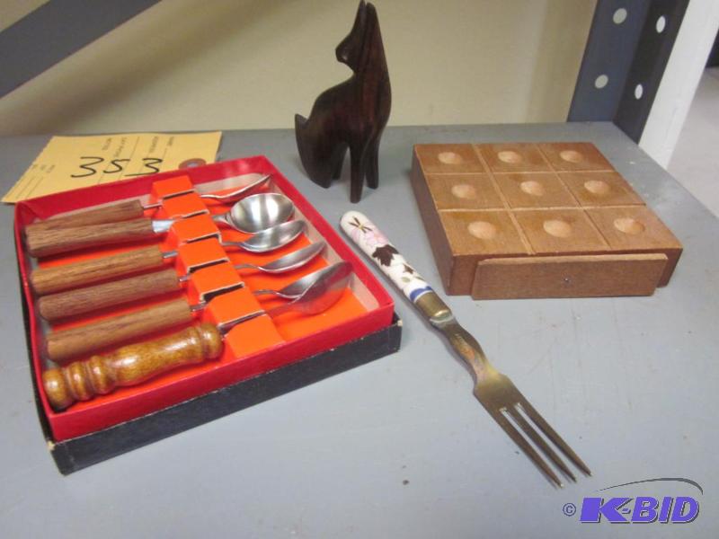 lot 353 image: Lot of vintage miscellaneous items.     ...