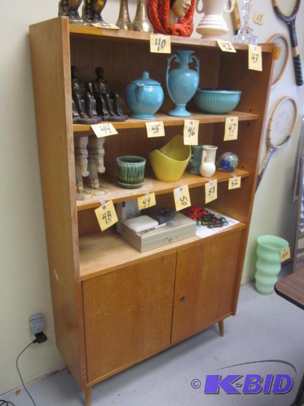 lot 36 image: Solid wood Mid Century wood shelving unit, bo...
