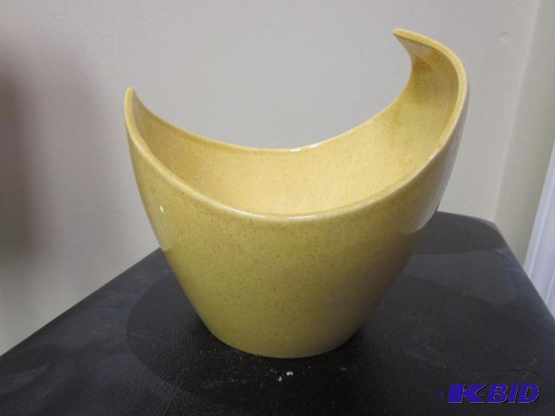 lot 50 image: 9 inch Red Wing yellow modern form center pie...