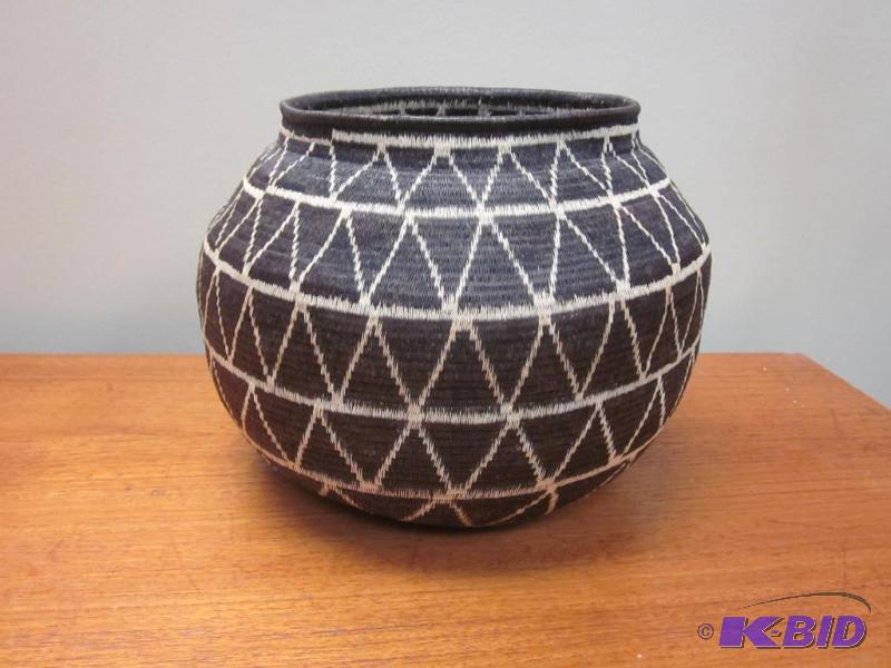lot 68 image: Native